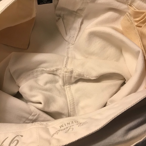 The Limited 917 Jeans White Capris - Picture 14 of 14